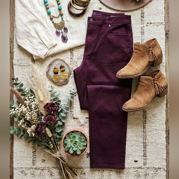 Jeans - Picture 2 of 16